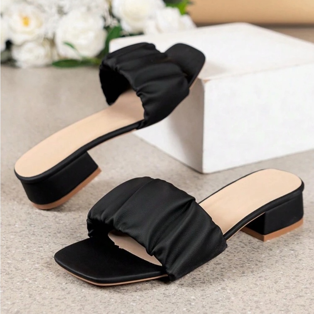 Women's Black Ruched Slide Sandals - Classic Comfort